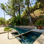 6 Minutes To Universal With Game Room, Heated Pool & Spa