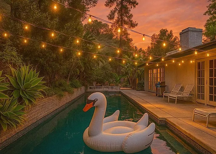 6 Minutes To Universal With Game Room, Heated Pool & Spa