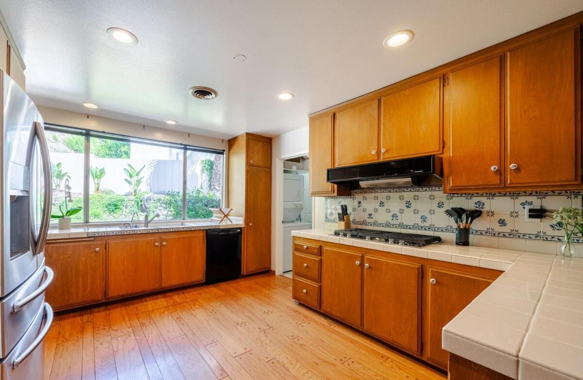 6 Minutes To Universal With Game Room, Heated Pool & *