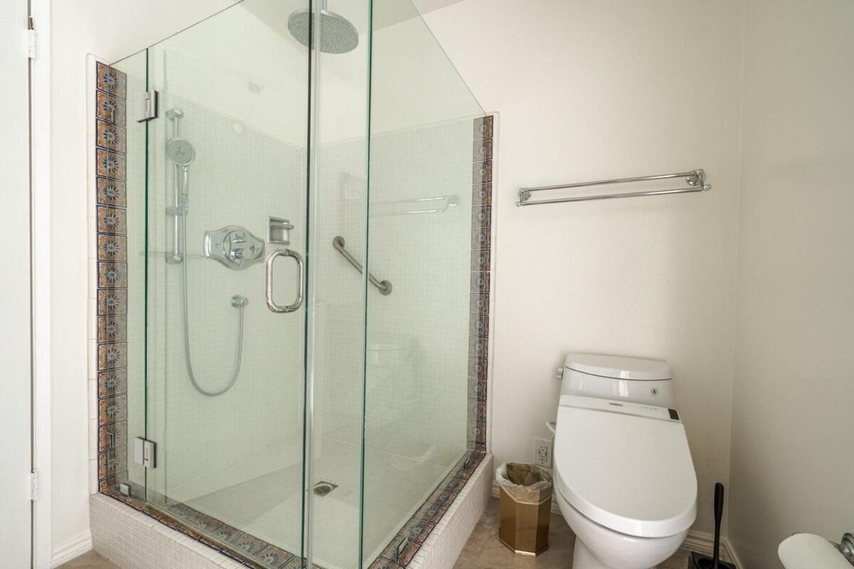 6 Minutes To Universal With Game Room, Heated Pool & Los Ángeles