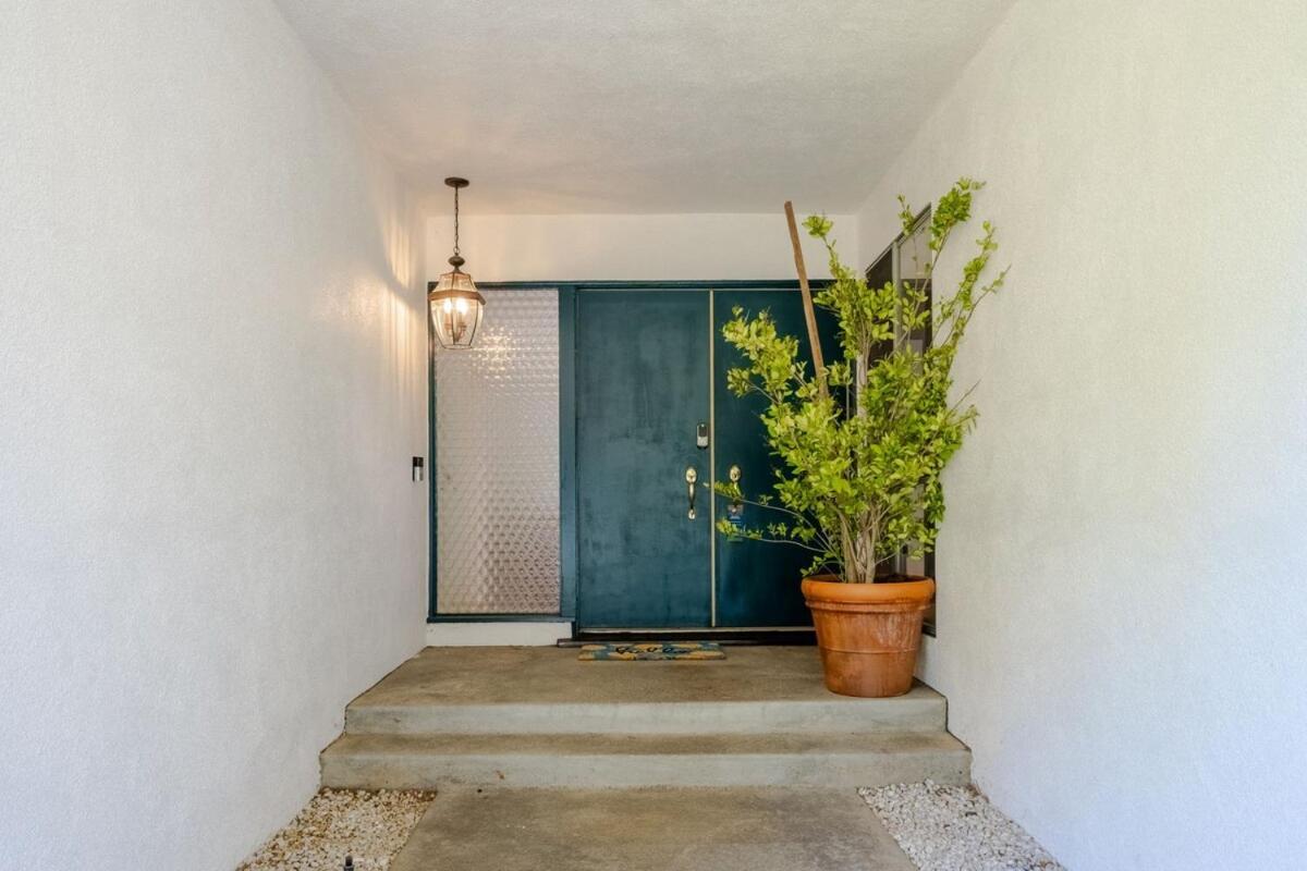 6 Minutes To Universal With Game Room, Heated Pool & Los Ángeles
