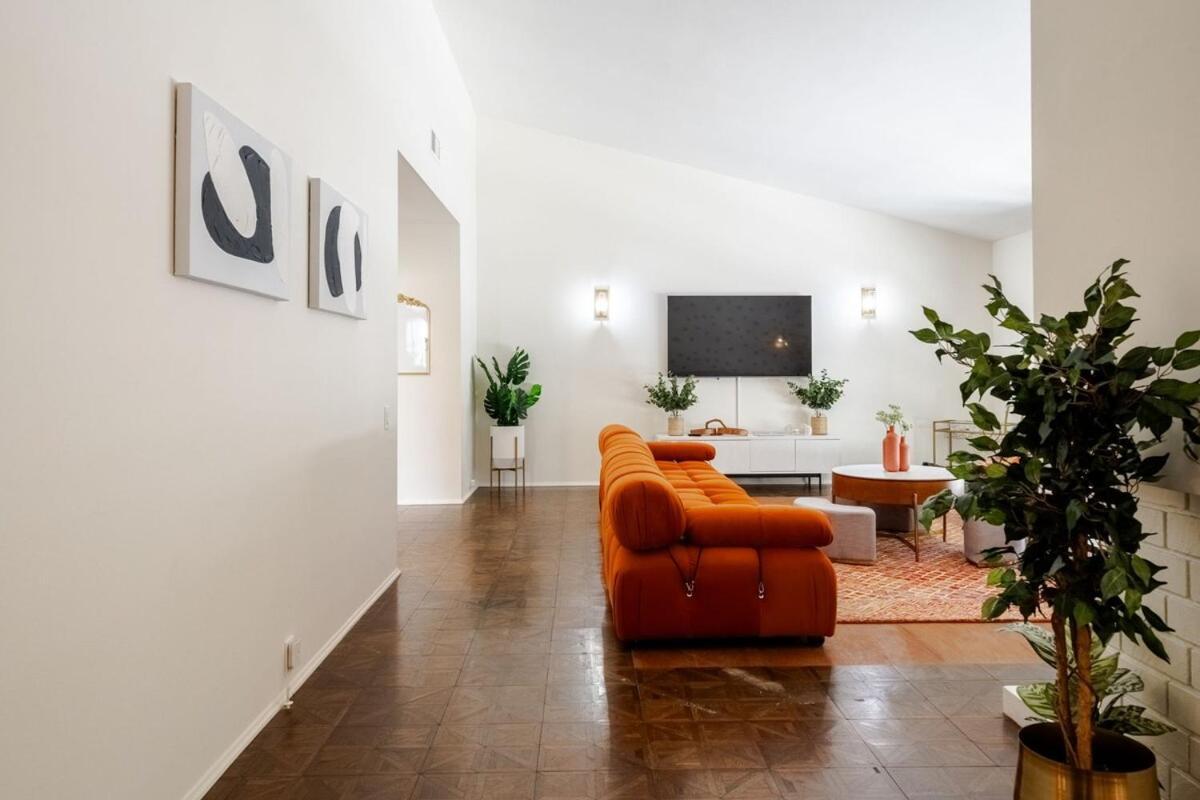 6 Minutes To Universal With Game Room, Heated Pool & Los Ángeles
