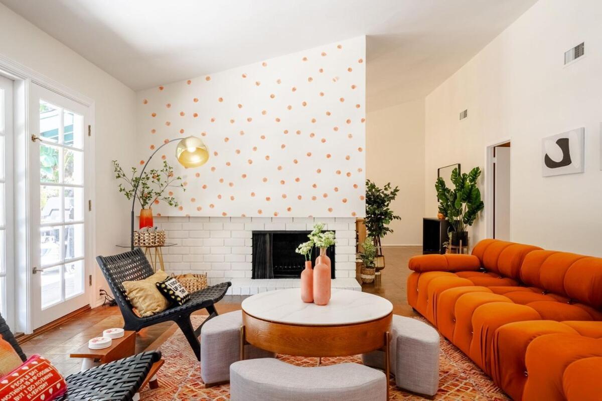 6 Minutes To Universal With Game Room, Heated Pool & Los Ángeles